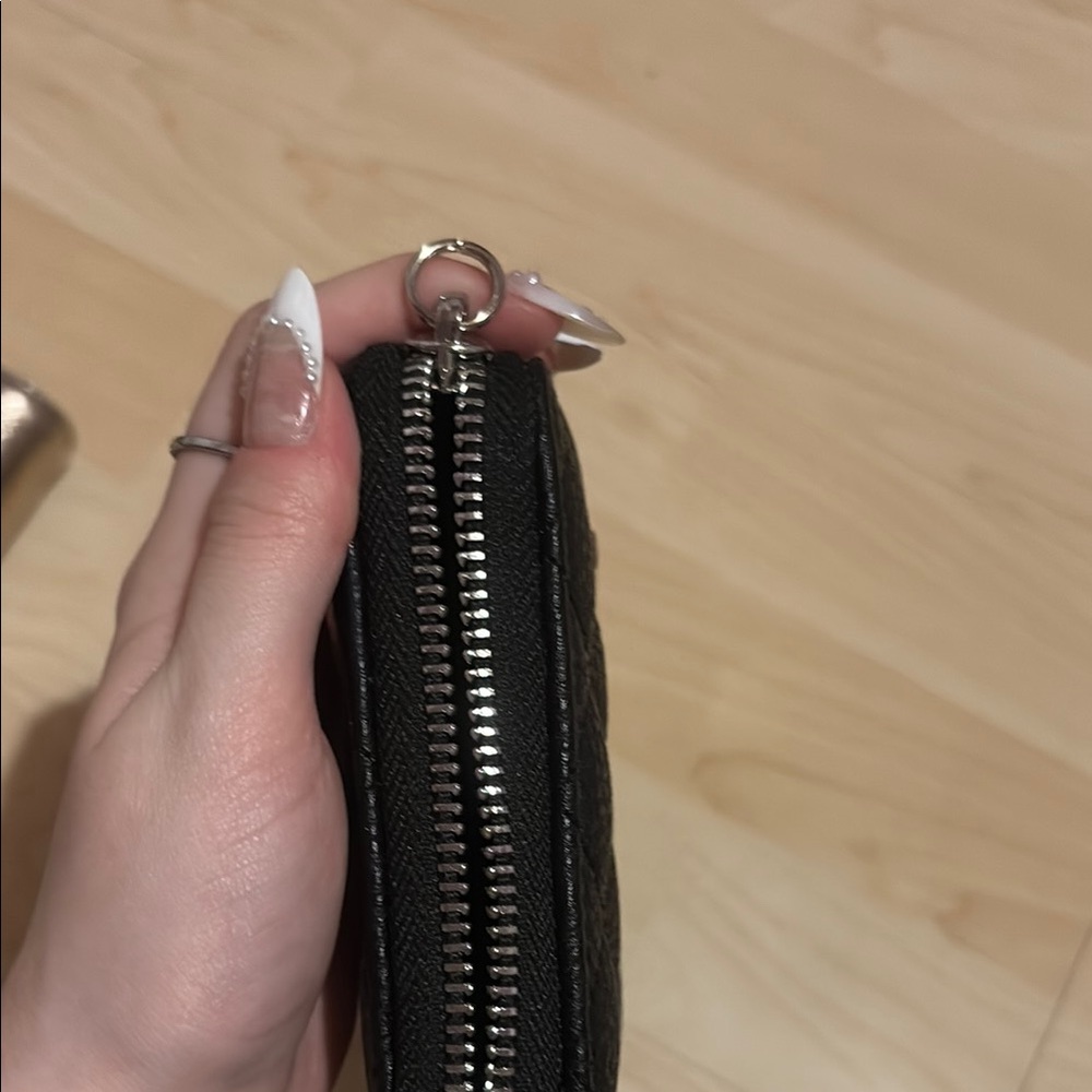 Steve Madden Black Quilted Wallet - Picture 4 of 9
